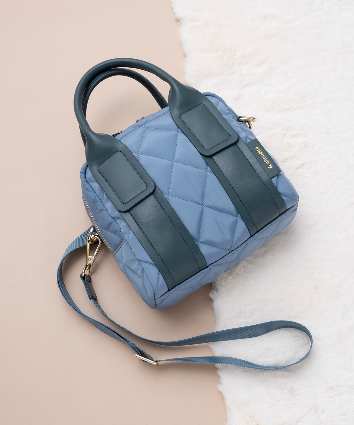 ダイヤ型キルティングショルダーバッグ